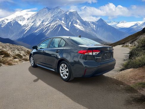 Used 2025 Toyota Corolla LE image 3