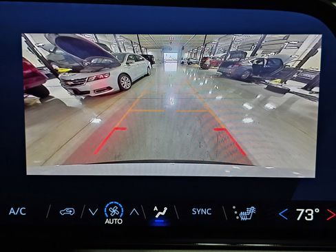 Used 2025 Chevrolet Traverse LT image 27