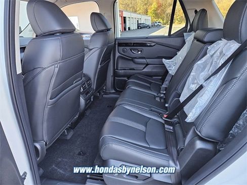 New 2025 Honda Pilot Touring image 6