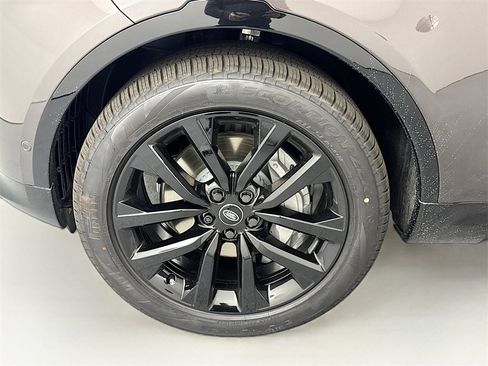 New 2026 Land Rover Discovery Dynamic SE image 30