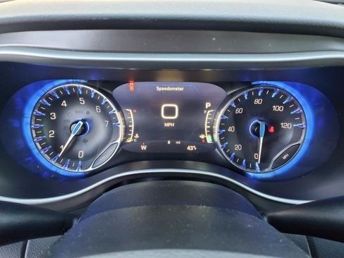 Used 2026 Chrysler Voyager LX FWD image 9