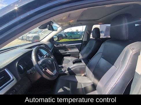 Used 2019 Toyota Highlander XLE AWD/4WD image 11