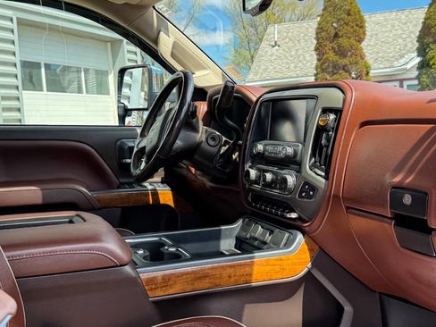 Used 2017 Chevrolet Silverado 2500 High Country w/ Duramax Plus Package image 15