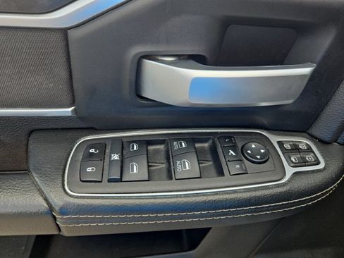 Used 2024 RAM 2500 Big Horn w/ Sport Appearance Package AWD/4WD image 18