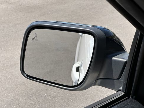 Used 2018 Ford Explorer XLT w/ Equipment Group 202A FWD image 9
