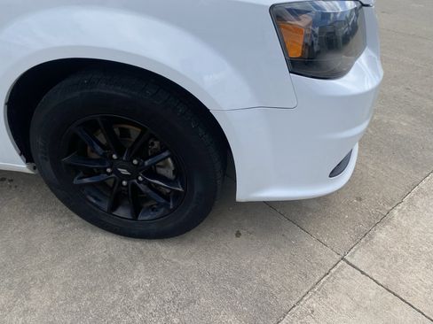 Used 2019 Dodge Grand Caravan GT FWD image 4