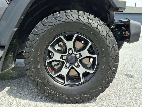 Used 2018 Jeep Wrangler Sport AWD/4WD image 9