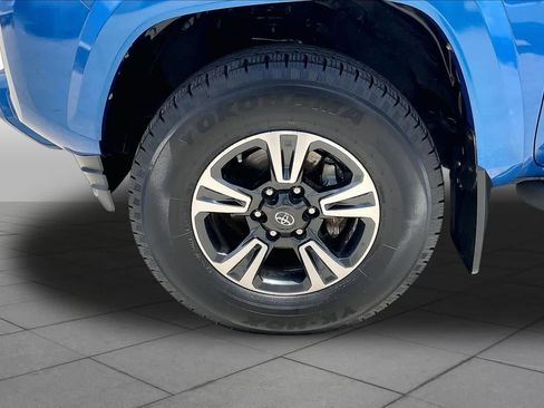Used 2018 Toyota Tacoma TRD Sport w/ Technology Package RWD image 10
