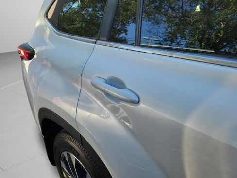 Used 2023 Toyota Highlander XLE FWD image 18