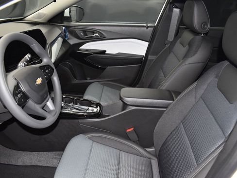 New 2026 Chevrolet Trax LT image 13