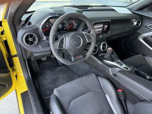 Used 2018 Chevrolet Camaro SS RWD image 15