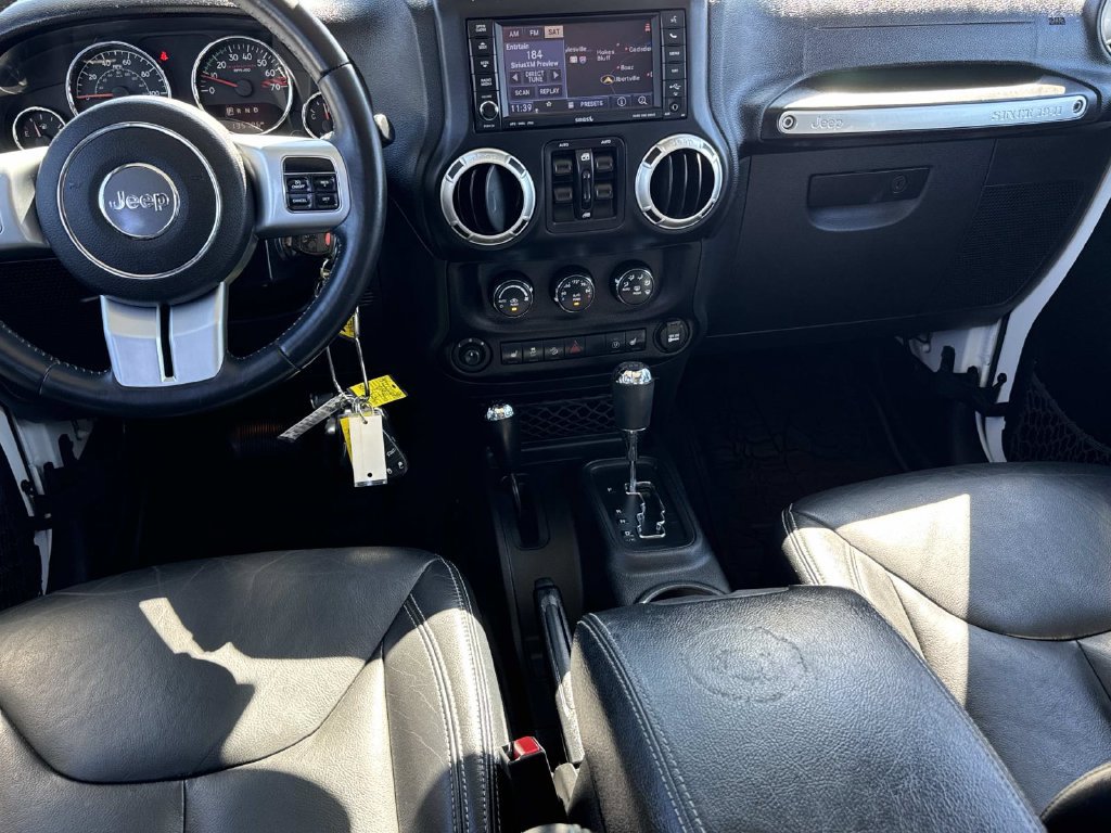 Used 2015 Jeep Wrangler Unlimited Rubicon AWD/4WD image 9