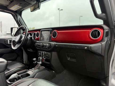 Used 2018 Jeep Wrangler Unlimited Rubicon w/ Uconnect 4C Nav & Sound Group AWD/4WD image 15