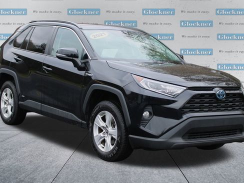 Used 2021 Toyota RAV4 XLE w/ Convenience Package image 3