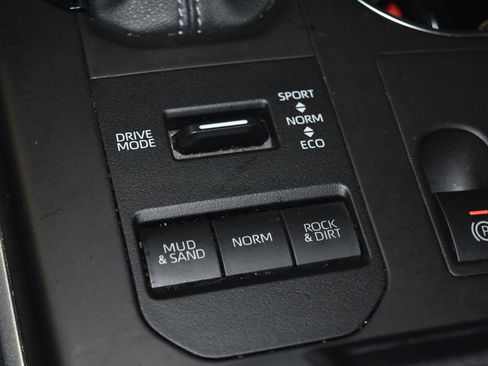 Used 2024 Toyota Highlander AWD image 16