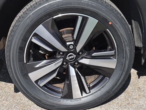 Used 2023 Nissan Rogue Platinum w/ Platinum Premium Package FWD image 14