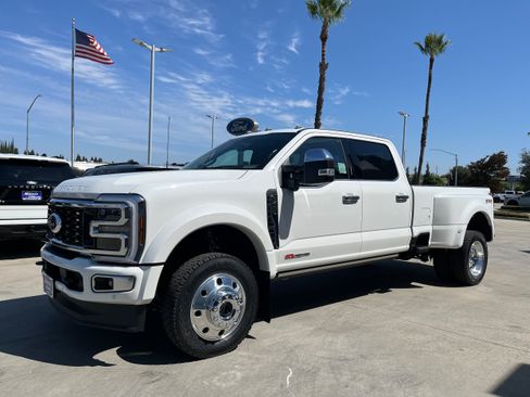 New 2026 Ford F450 Platinum w/ Platinum Plus Package AWD/4WD image 2
