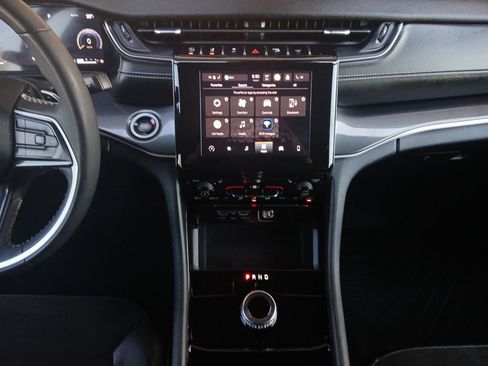 Used 2023 Jeep Grand Cherokee L Laredo RWD image 3