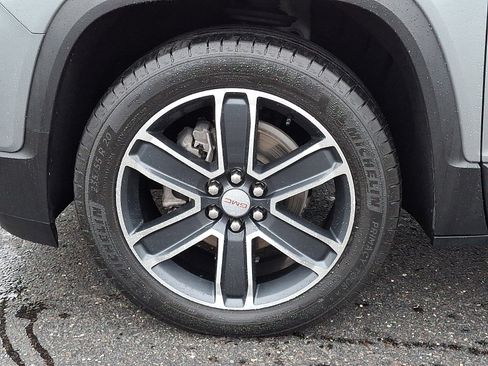Certified 2023 GMC Acadia SLT w/ Technology Package AWD/4WD image 8