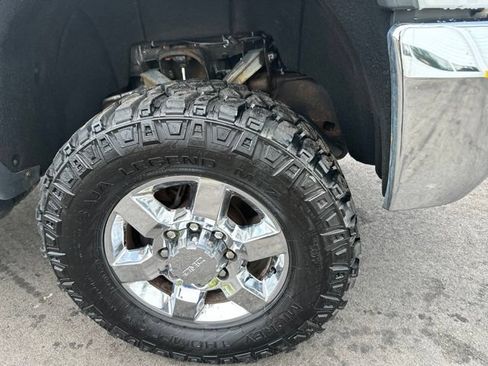 Used 2018 GMC Sierra 2500 SLT w/ Duramax Plus Package AWD/4WD image 9