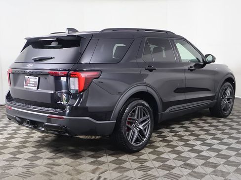 Used 2025 Ford Explorer ST-Line w/ ST-Line Street Pack AWD/4WD image 10