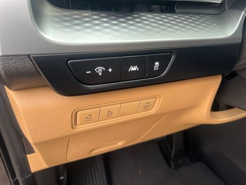 Certified 2024 Kia Carnival LX FWD image 45