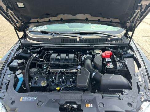 Used 2017 Ford Taurus SE FWD image 27