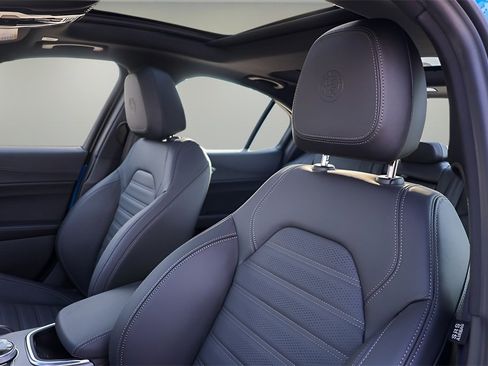 New 2025 Alfa Romeo Giulia Base image 10