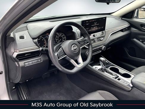 Used 2023 Nissan Altima 2.5 SV w/ SV Premium Package image 16