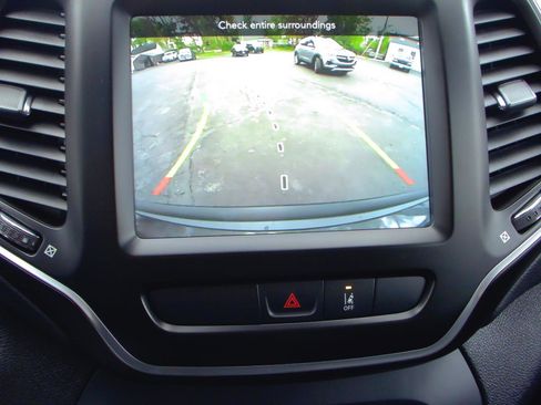 Used 2022 Jeep Cherokee Latitude Lux AWD/4WD image 19