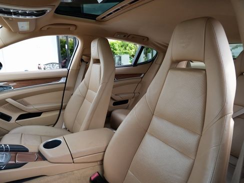 Used 2013 Porsche Panamera image 23