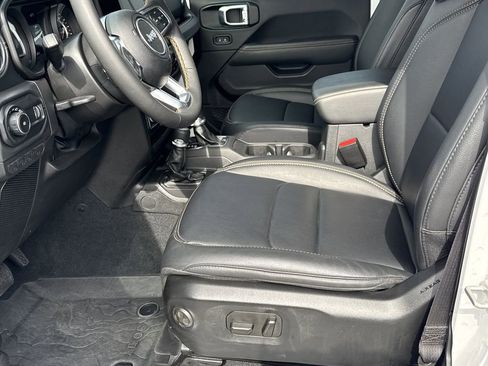 Used 2024 Jeep Wrangler Sahara w/ Technology Group image 9