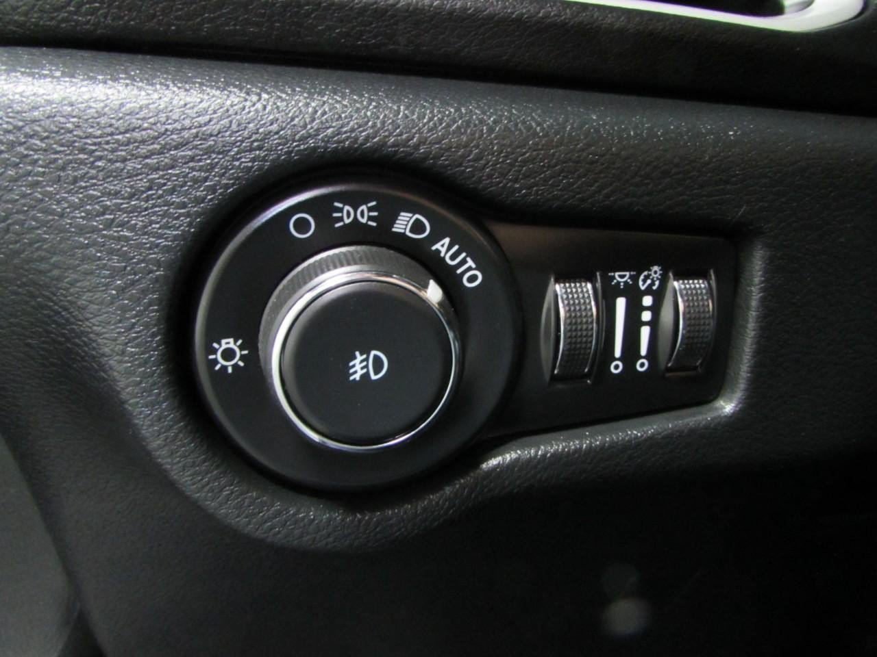 Used 2025 Chrysler Pacifica Select FWD image 23