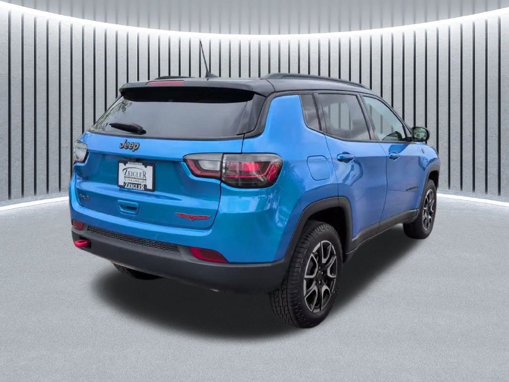 Used 2025 Jeep Compass Trailhawk w/ Trailhawk Elite Group AWD/4WD image 6