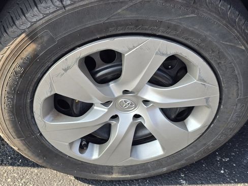 Certified 2021 Toyota RAV4 LE FWD image 18