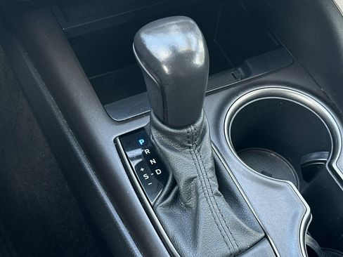 Used 2021 Toyota Camry SE w/ Carpet Mat Package (TMS) FWD image 19