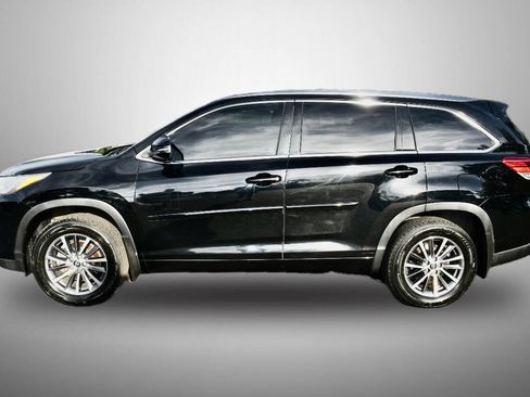 Used 2017 Toyota Highlander XLE w/ Protection Package #3 image 4