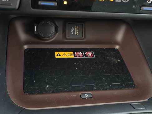 Used 2025 Toyota RAV4 Limited image 21