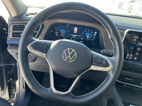 Used 2025 Volkswagen Atlas SE w/ Black Wheel Package image 17