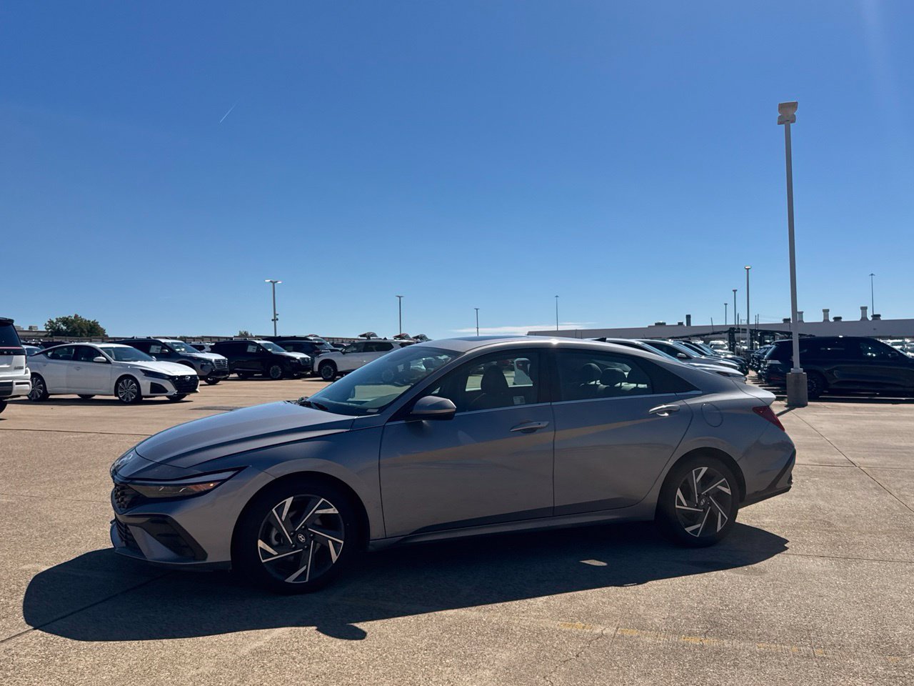 Used 2025 Hyundai Elantra SEL FWD image 14