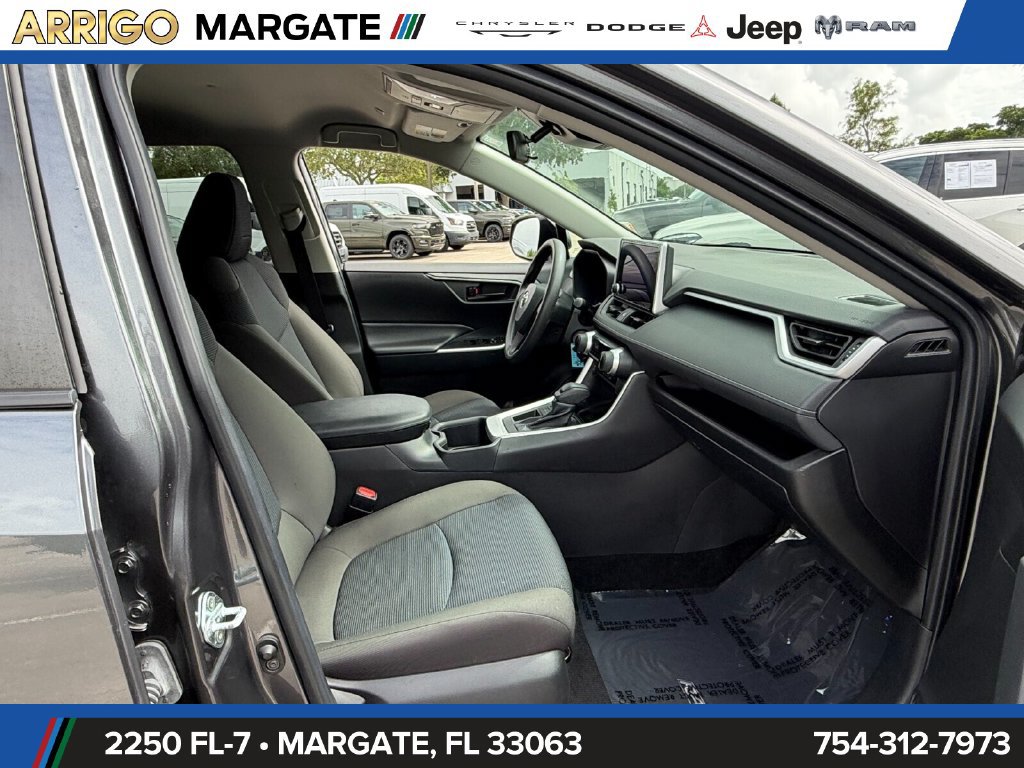 Used 2023 Toyota RAV4 LE FWD image 17