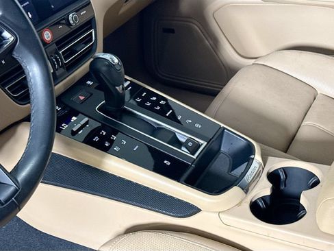 Certified 2024 Porsche Macan AWD/4WD image 24