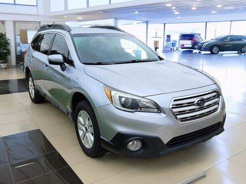 Used 2017 Subaru Outback 2.5i Premium image 2
