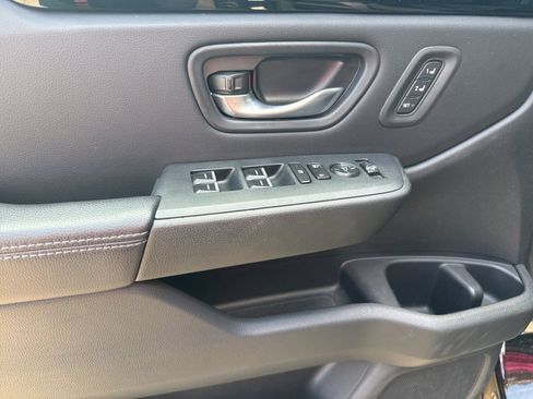 Used 2024 Honda Pilot EX-L image 6
