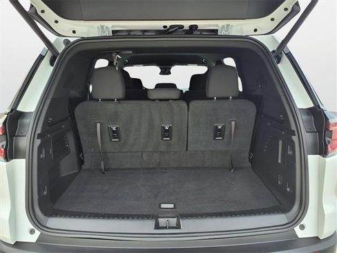 Used 2025 GMC Acadia Elevation image 25