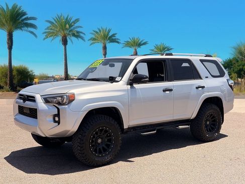 Used 2021 Toyota 4Runner SR5 Premium w/ Moonroof Package AWD/4WD image 32