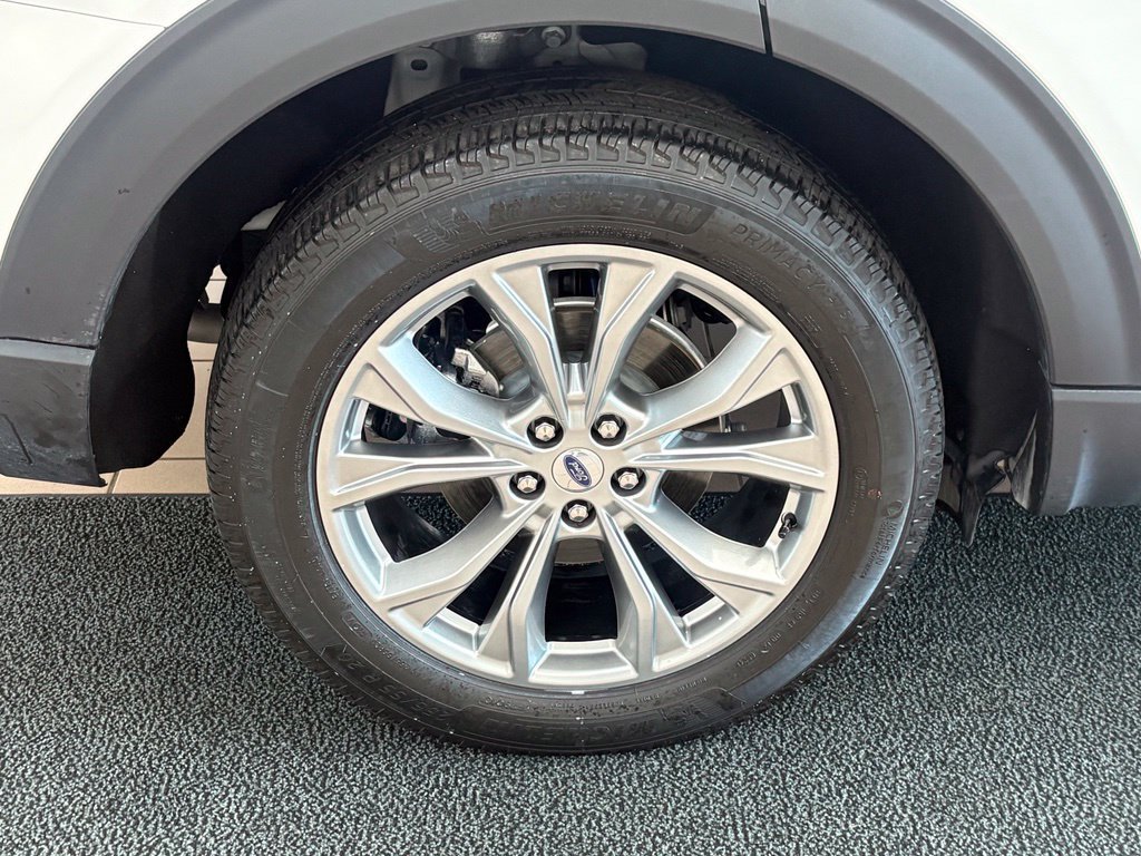 Used 2024 Ford Explorer XLT w/ Equipment Group 202A AWD/4WD image 18