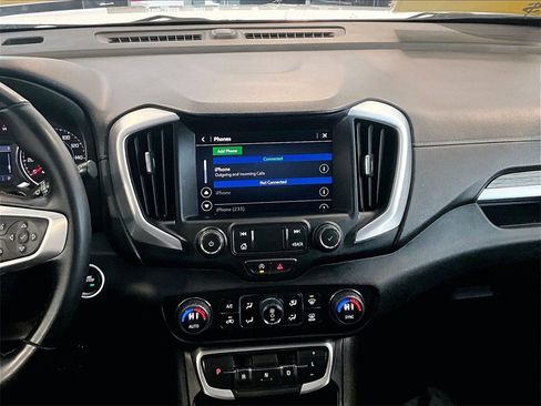 Used 2023 GMC Terrain SLT image 18