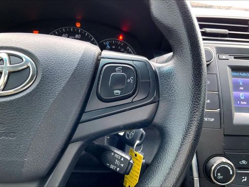 Used 2015 Toyota Camry LE FWD image 25