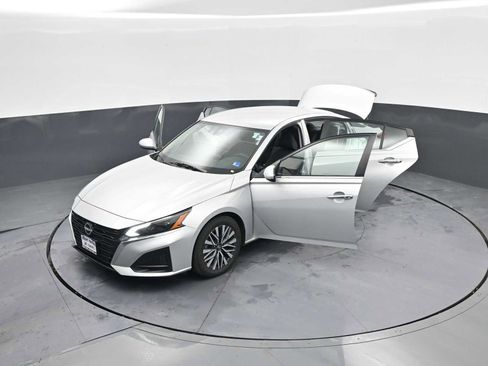 Used 2023 Nissan Altima 2.5 SV image 42